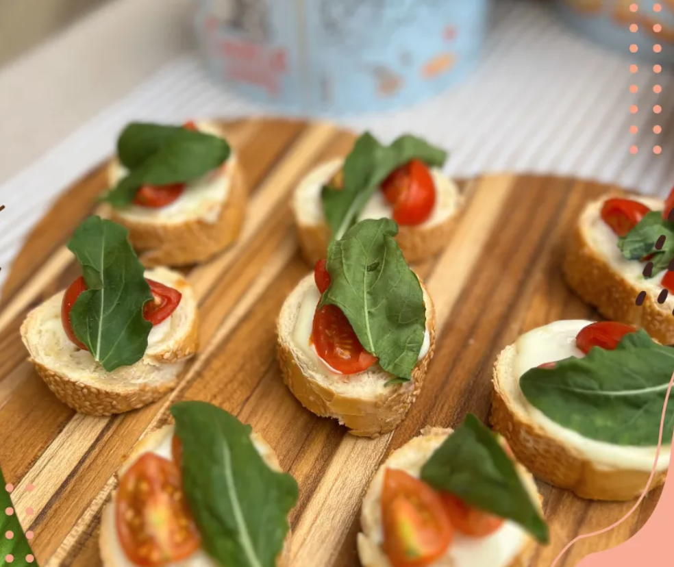 Bruschettas com tomate e rúcula